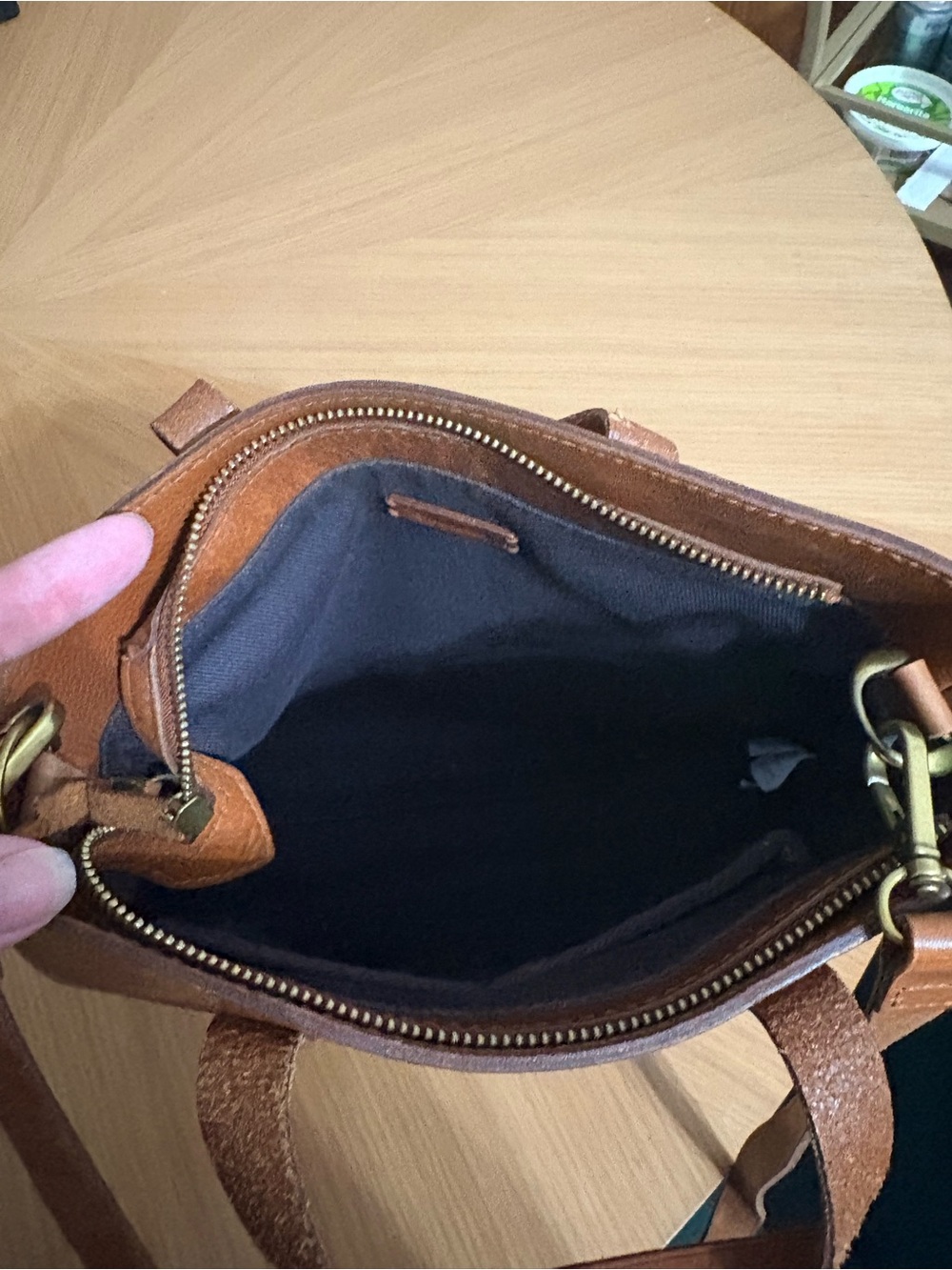 MADEWELL Everyday Convertible Shoulder Bag in Tan Leather - Picture 3 of 8
